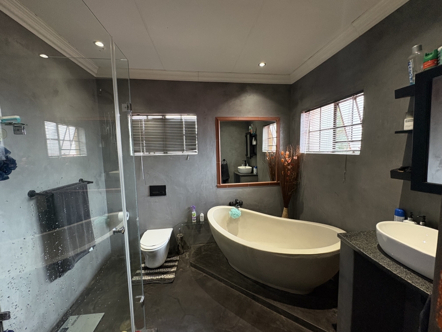 3 Bedroom Property for Sale in Safari Gardens North West